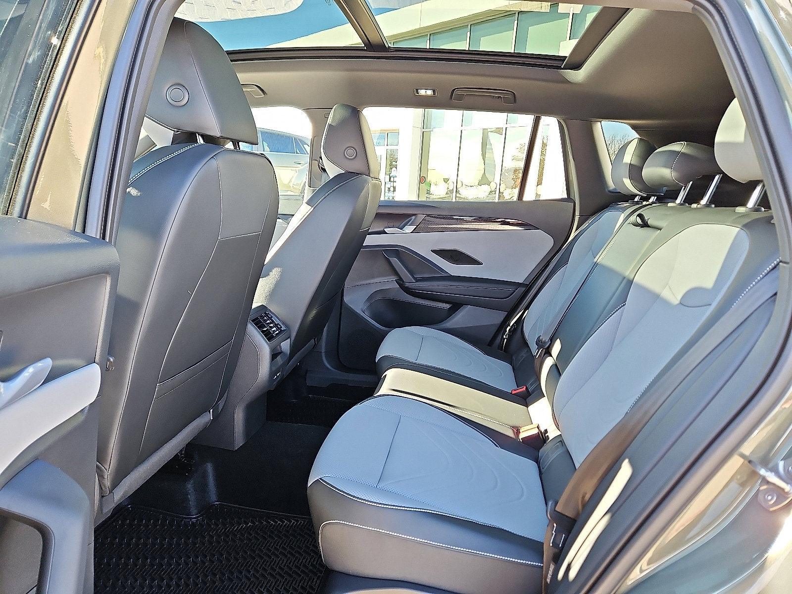 New 2026 Volkswagen Tiguan SE R-Line image 10