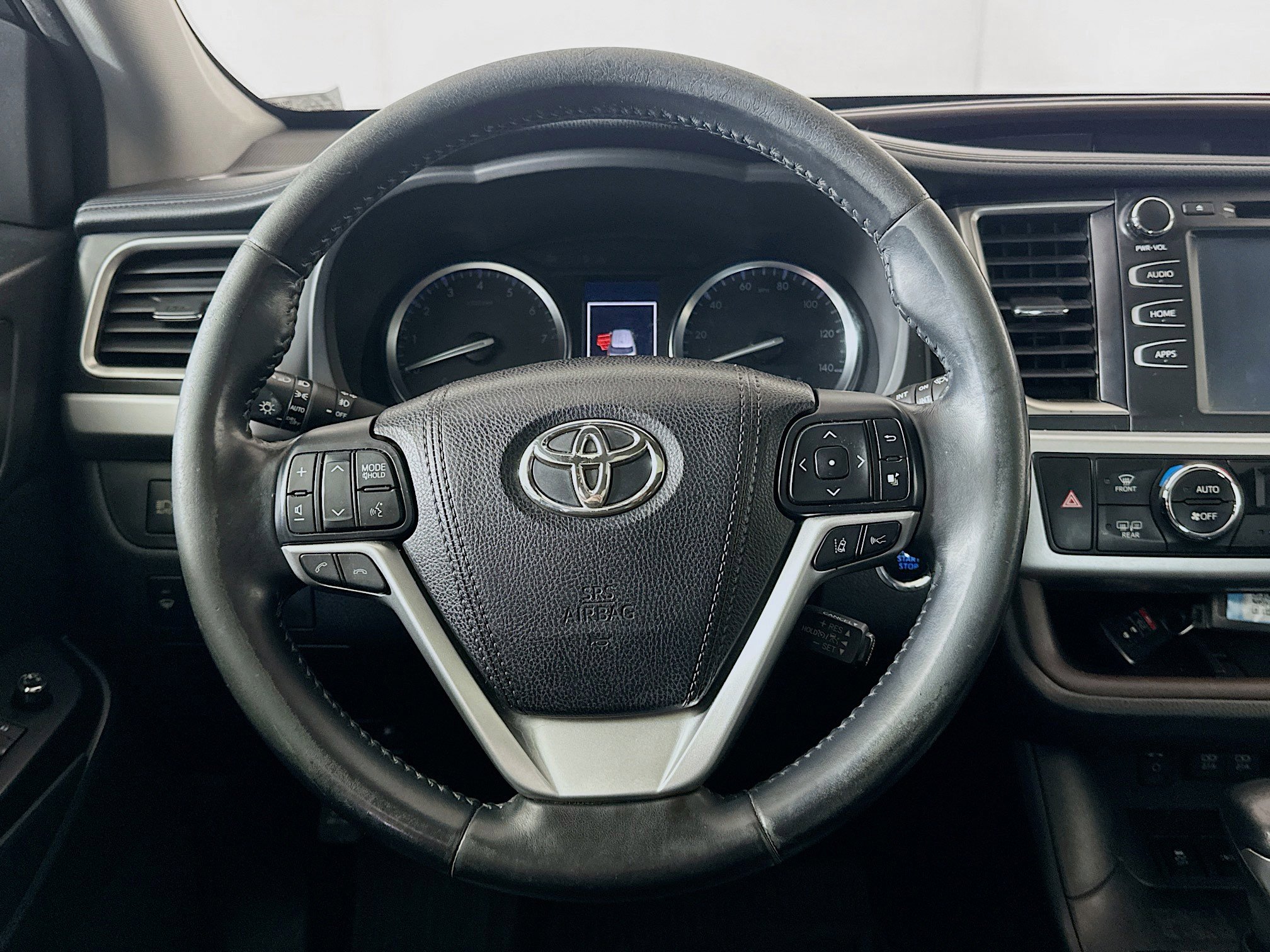 Used 2017 Toyota Highlander XLE FWD image 18