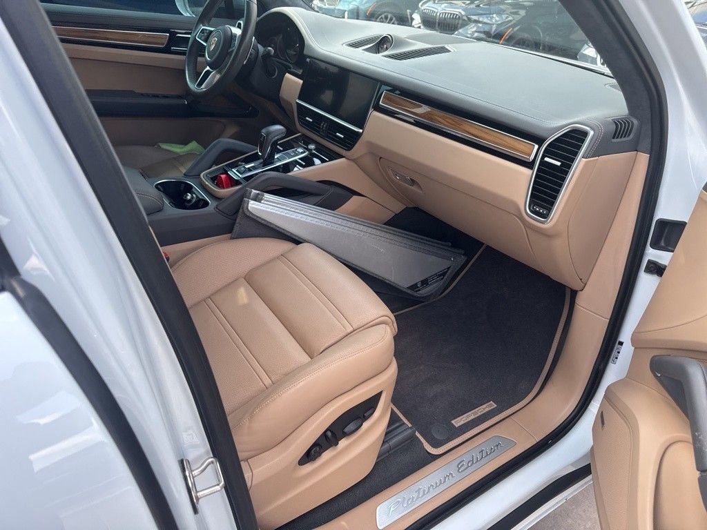 Used 2022 Porsche Cayenne Platinum Edition image 12