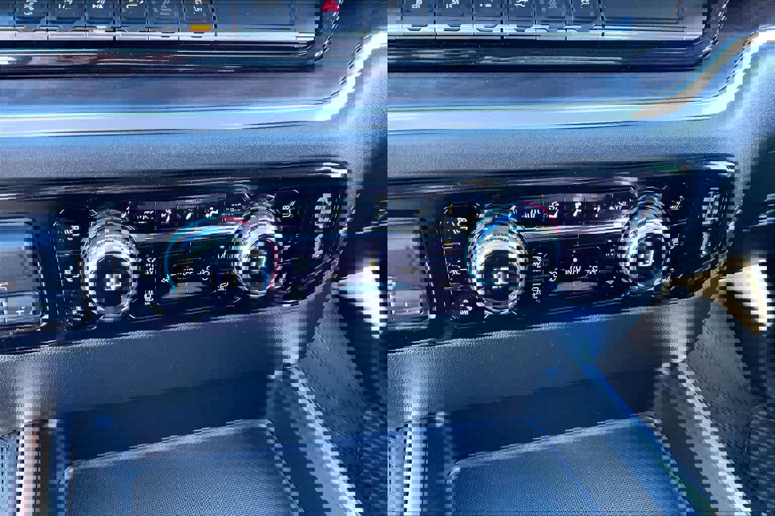 Used 2024 GMC Sierra 2500 SLT w/ SLT Premium Package image 64