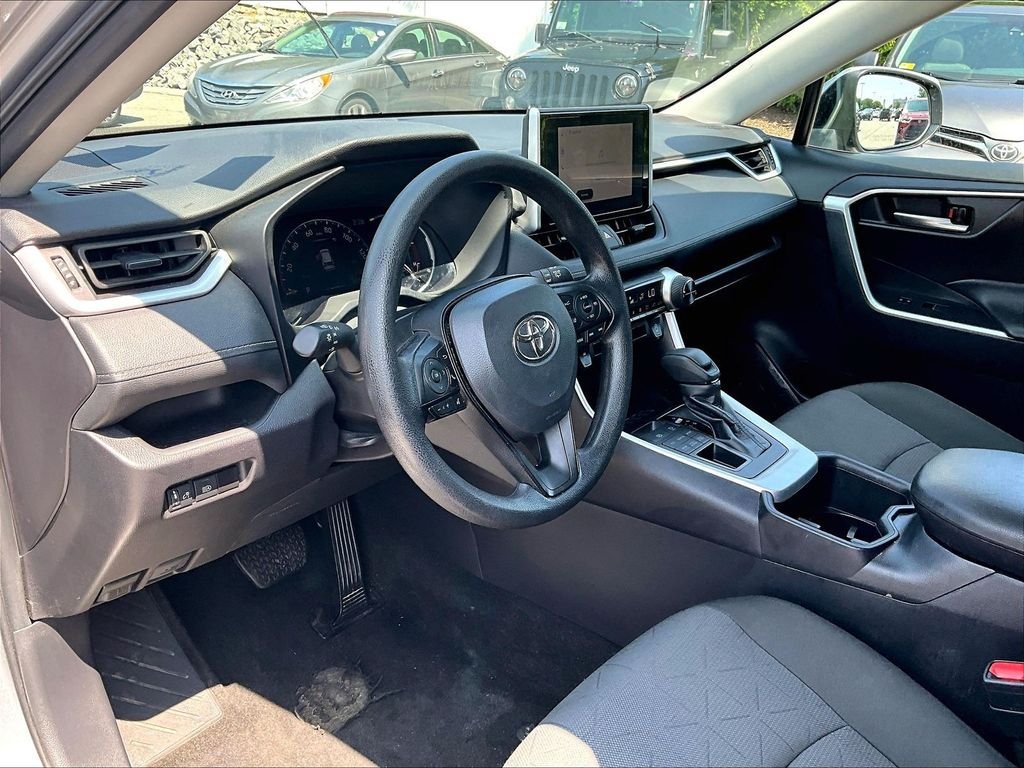 Used 2025 Toyota RAV4 XLE AWD/4WD image 8