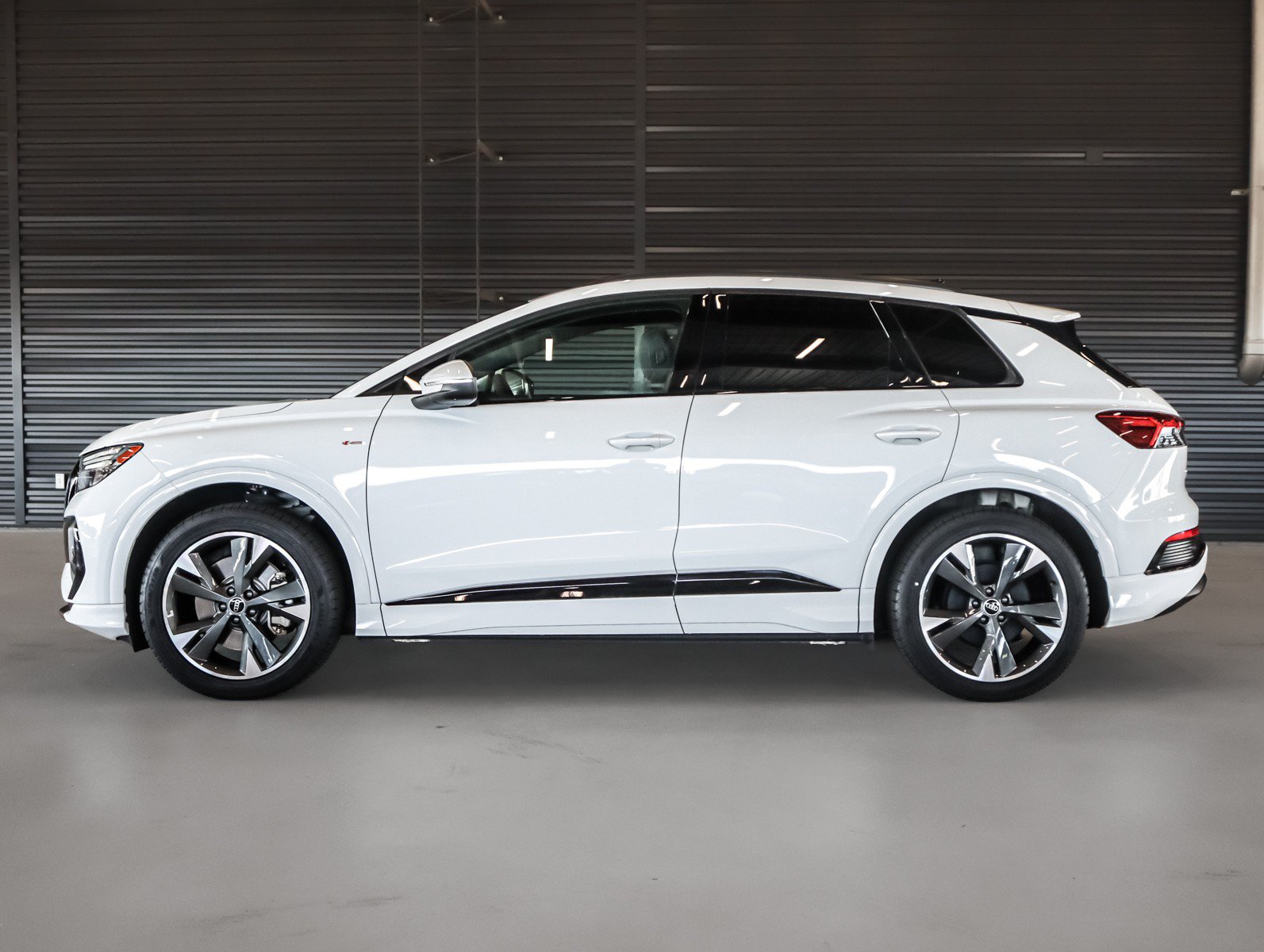 Certified 2025 Audi Q4 e-tron Prestige w/ Black Optic Package AWD/4WD image 12