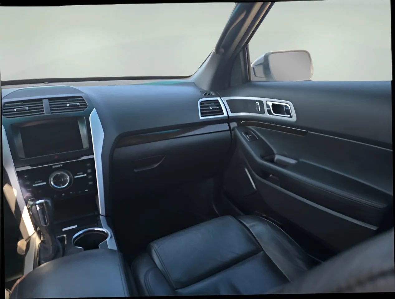 Used 2015 Ford Explorer Limited image 16