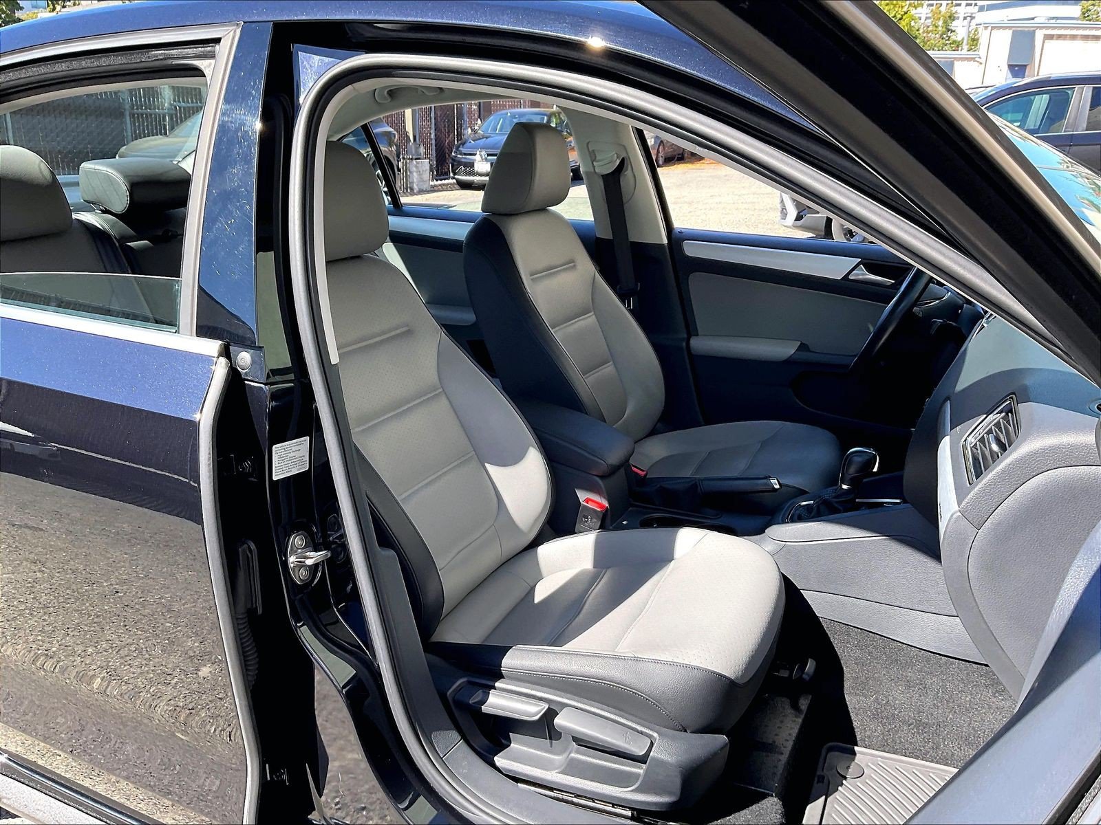 Used 2015 Volkswagen Jetta SEL Premium FWD image 6