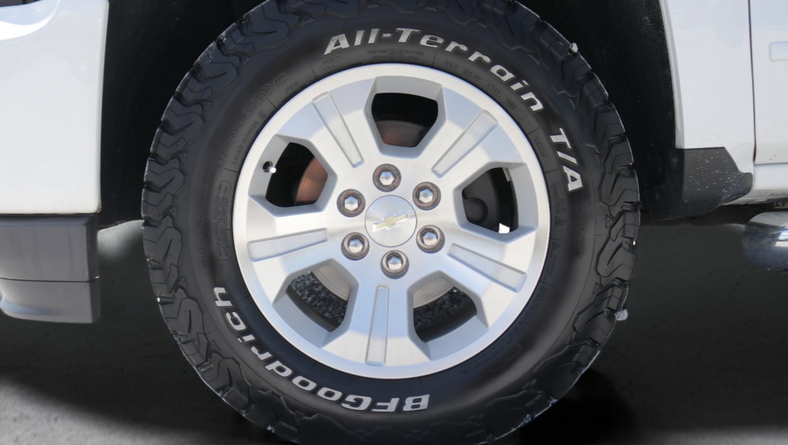 Used 2018 Chevrolet Silverado 1500 LT w/ All Star Edition AWD/4WD image 9