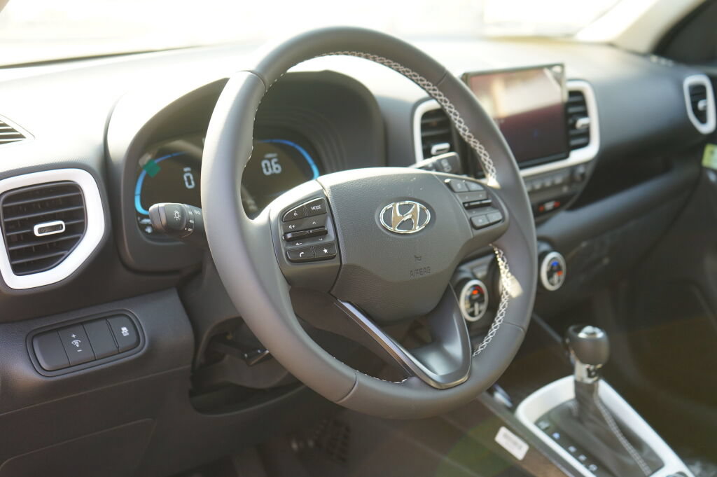 New 2025 Hyundai Venue Limited FWD image 14
