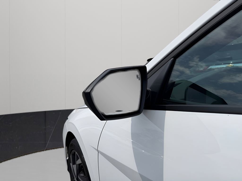 Used 2025 Hyundai Elantra Sport image 14