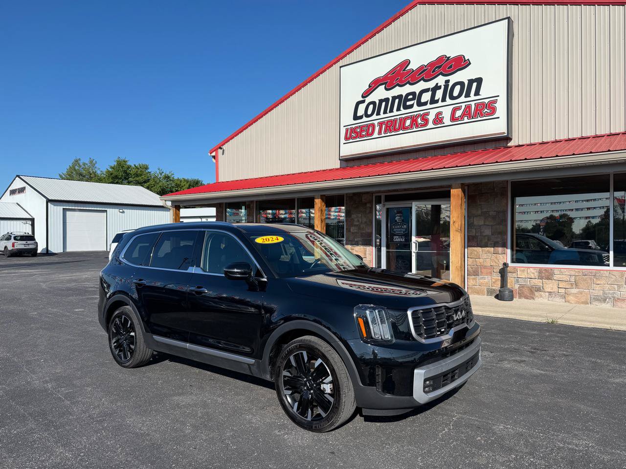 Used 2024 Kia Telluride SX Prestige w/ Towing Package AWD/4WD image 2