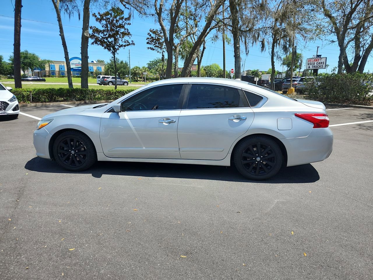 Used 2016 Nissan Altima 2.5 SV image 2