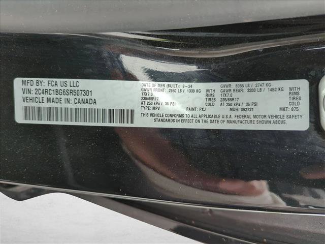 Used 2025 Chrysler Pacifica Select image 15