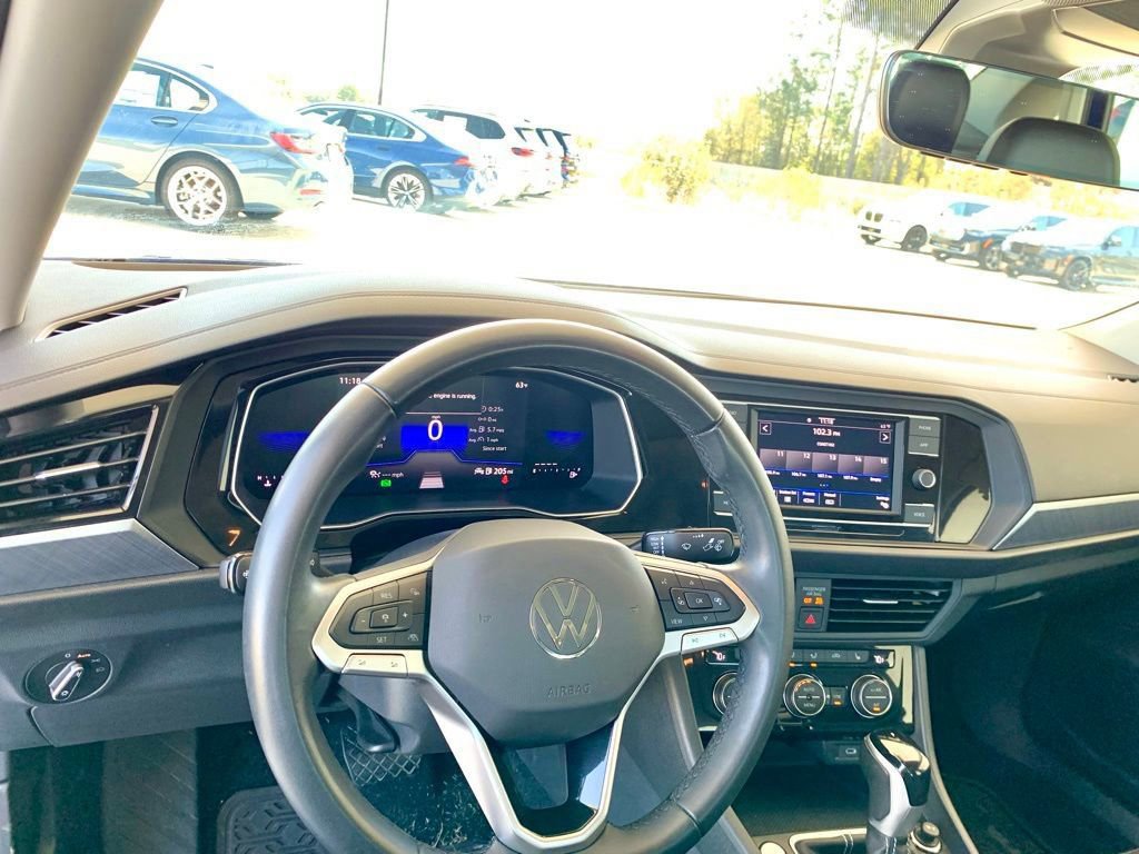 Used 2024 Volkswagen Jetta SE image 11