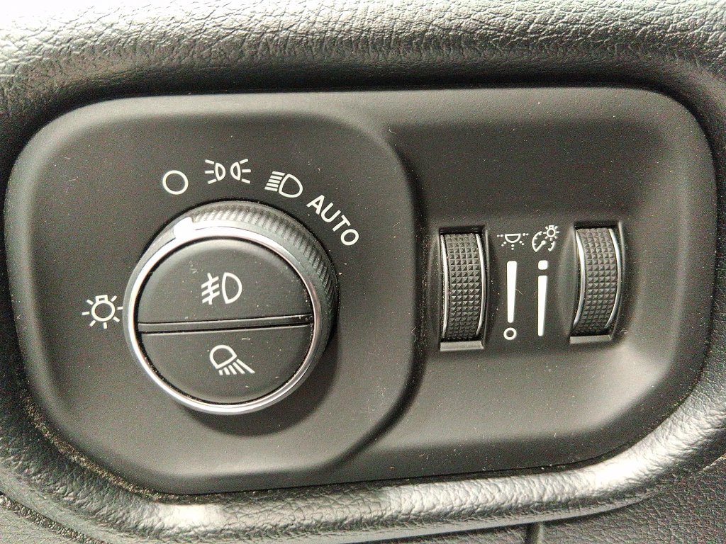 Used 2020 RAM 1500 Laramie AWD/4WD image 18