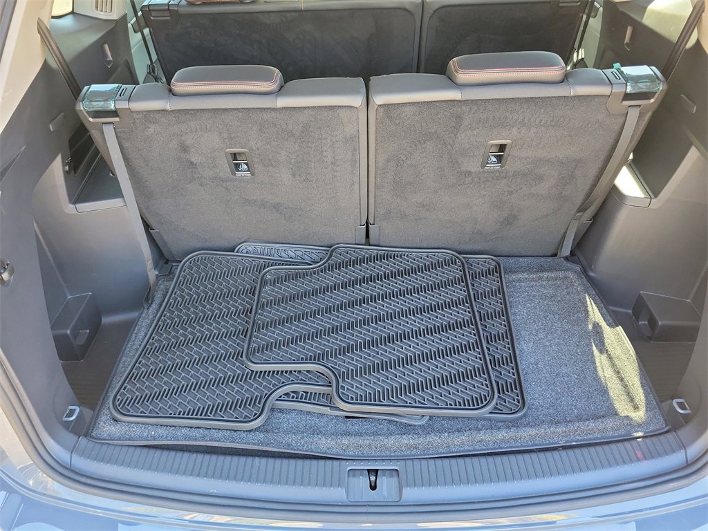 Certified 2025 Volkswagen Atlas Peak Edition SE image 9