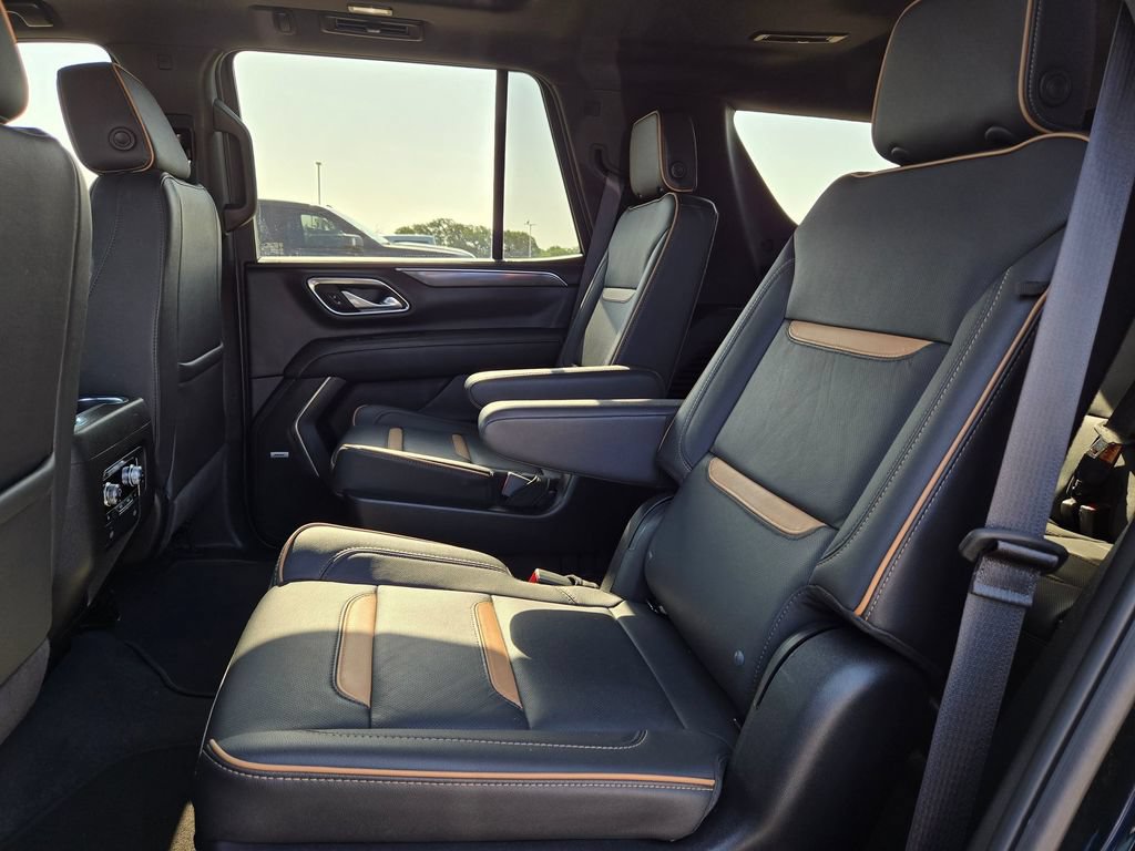 Used 2024 GMC Yukon AT4 w/ AT4 Premium Plus Package AWD/4WD image 23