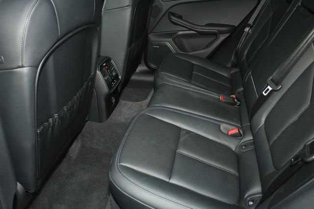 Certified 2025 Porsche Macan image 25