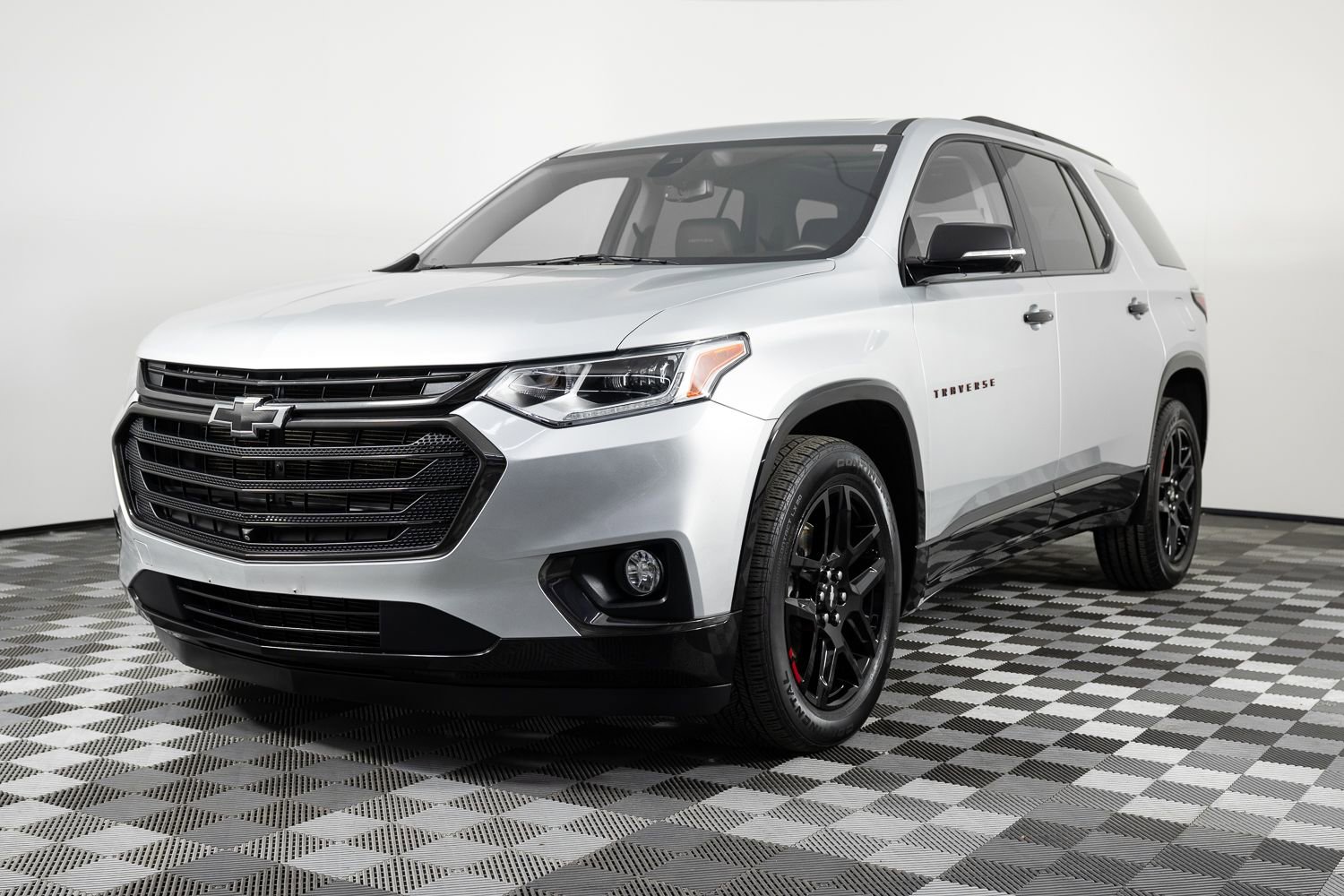 Used 2020 Chevrolet Traverse Premier w/ Redline Edition image 2