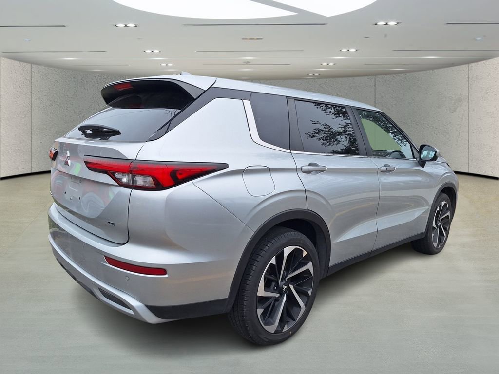 Used 2024 Mitsubishi Outlander SE Black Edition image 4