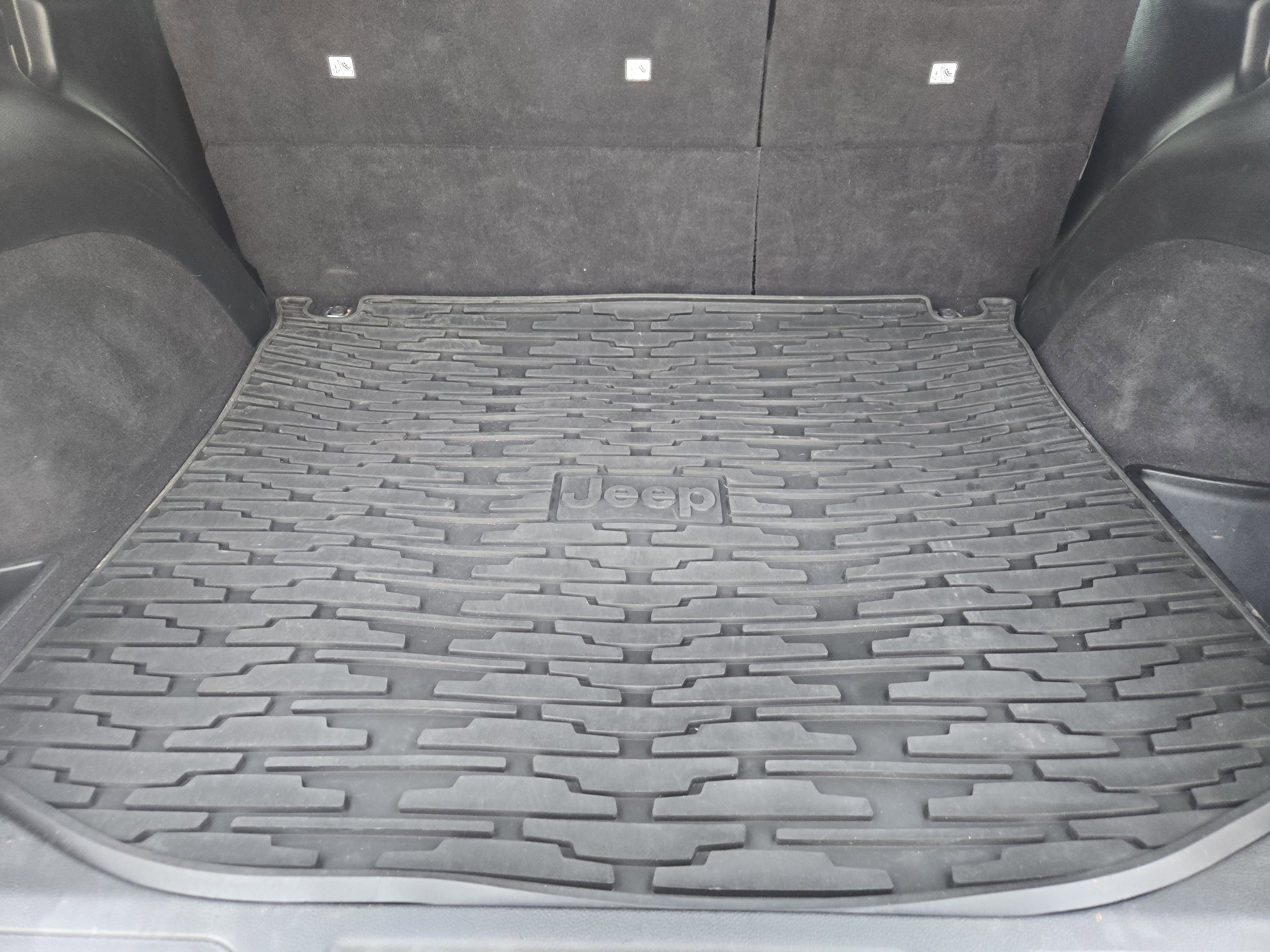 Used 2020 Jeep Grand Cherokee Laredo image 33