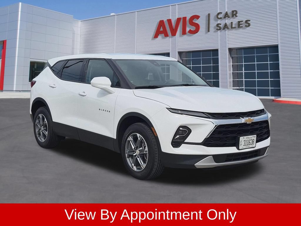 Used 2025 Chevrolet Blazer LT FWD image 3