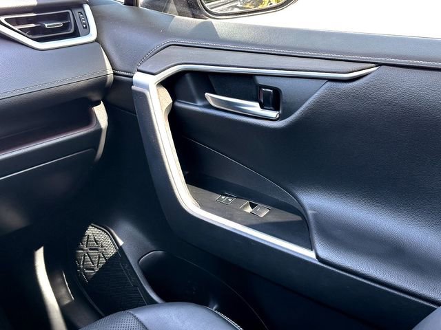 Used 2023 Toyota RAV4 Limited image 27