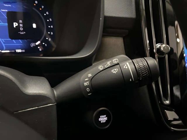 Used 2025 Volvo XC40 B5 Plus image 14