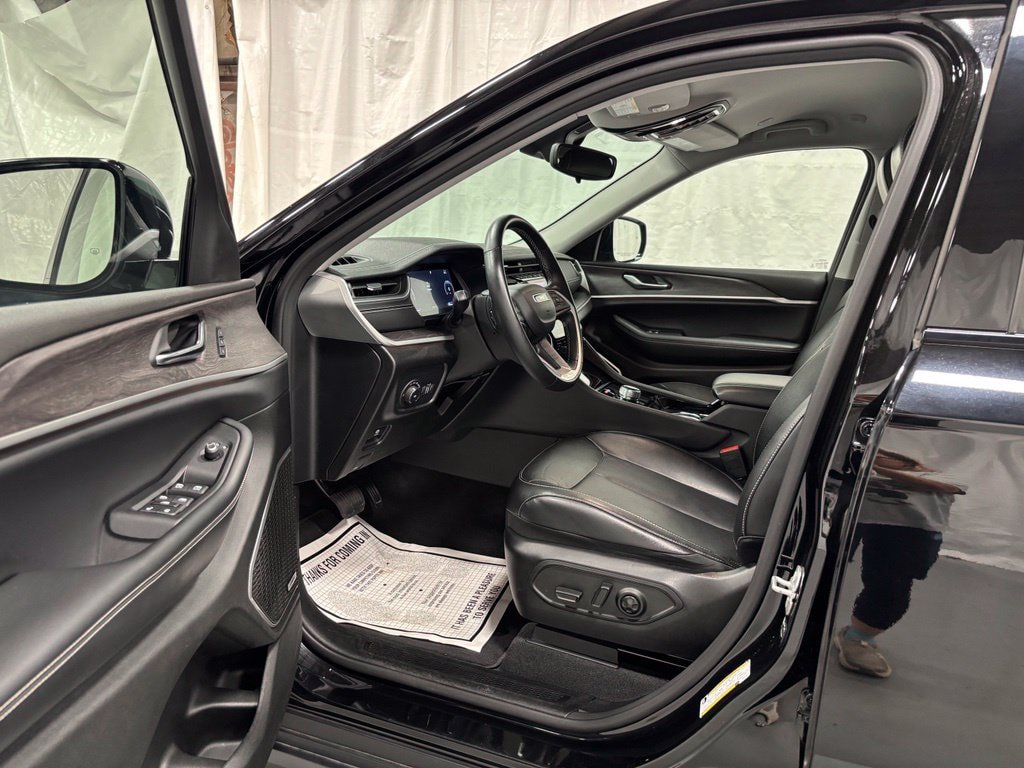 Used 2022 Jeep Grand Cherokee L Limited AWD/4WD image 10
