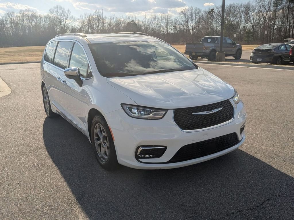 Used 2023 Chrysler Pacifica Limited image 7