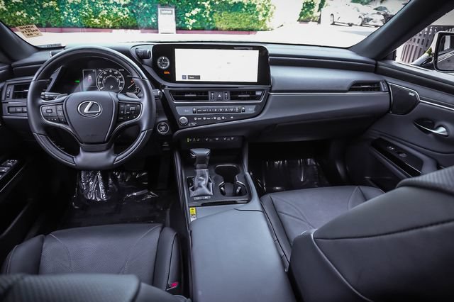 Certified 2025 Lexus ES 300h w/ Luxury Package FWD image 17