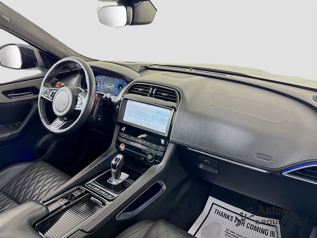 Used 2020 Jaguar F-PACE SVR image 30