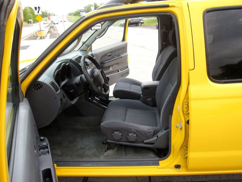 Used 2004 Nissan Frontier XE w/ (PWR) XE Pwr Pkg AWD/4WD image 18