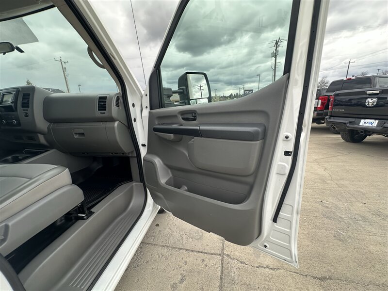 Used 2019 Nissan NV 3500 SL w/ Navigation Package RWD image 13