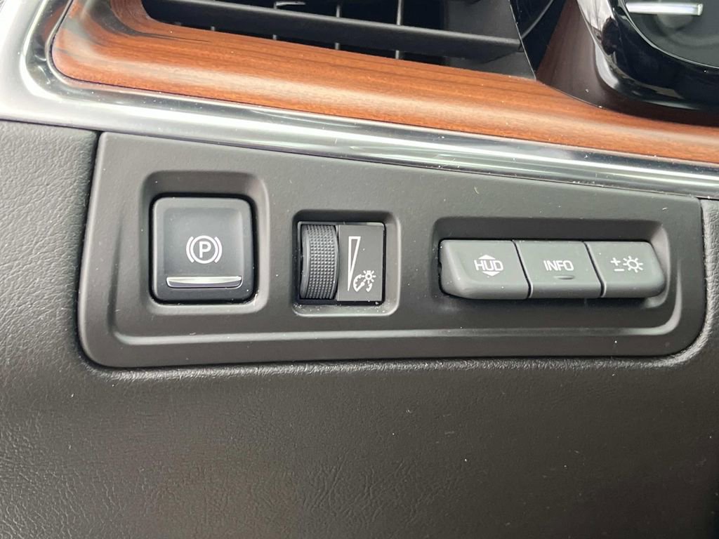 Used 2017 Cadillac XT5 Platinum w/ Driver Assist Package image 29