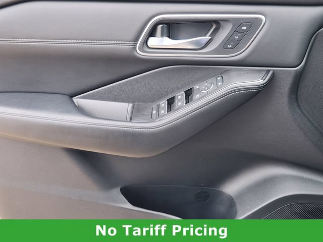 Used 2025 Nissan Rogue Platinum w/ Tech Package FWD image 22