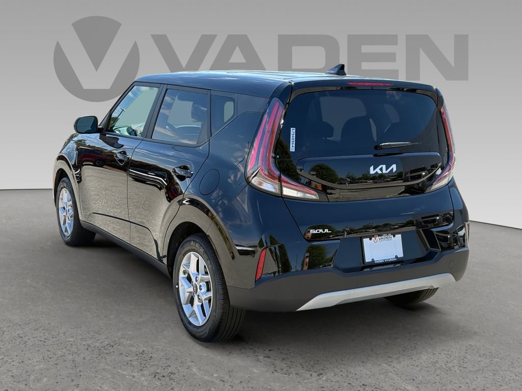 Used 2025 Kia Soul LX FWD image 21
