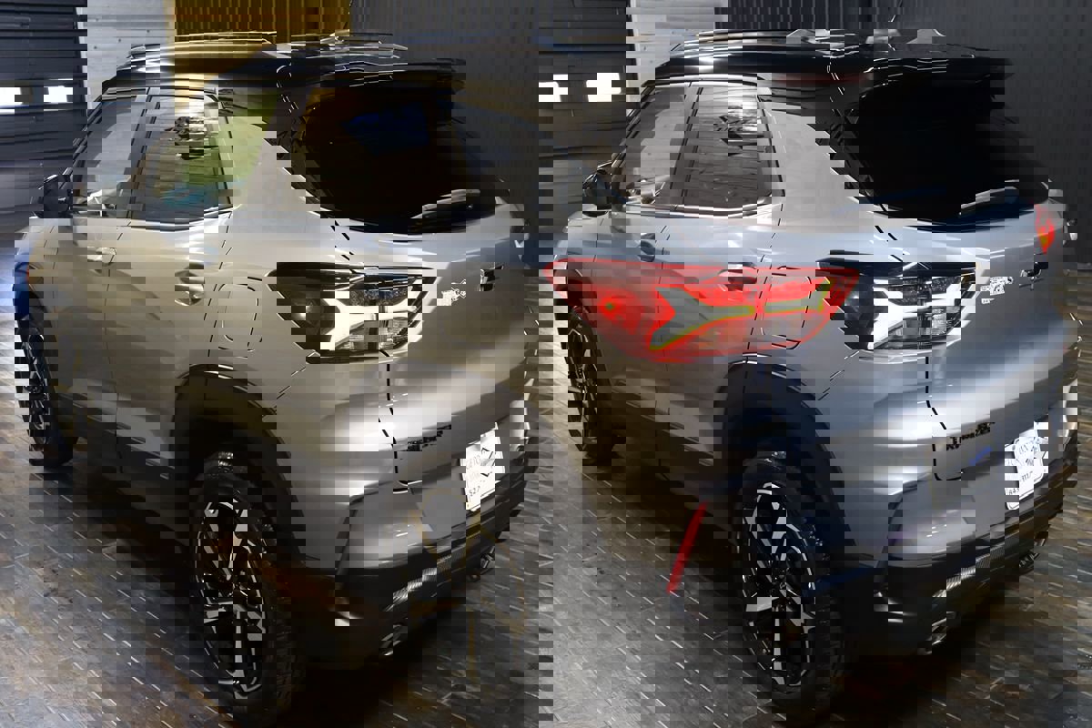 Used 2023 Chevrolet TrailBlazer RS w/ Technology Package image 3