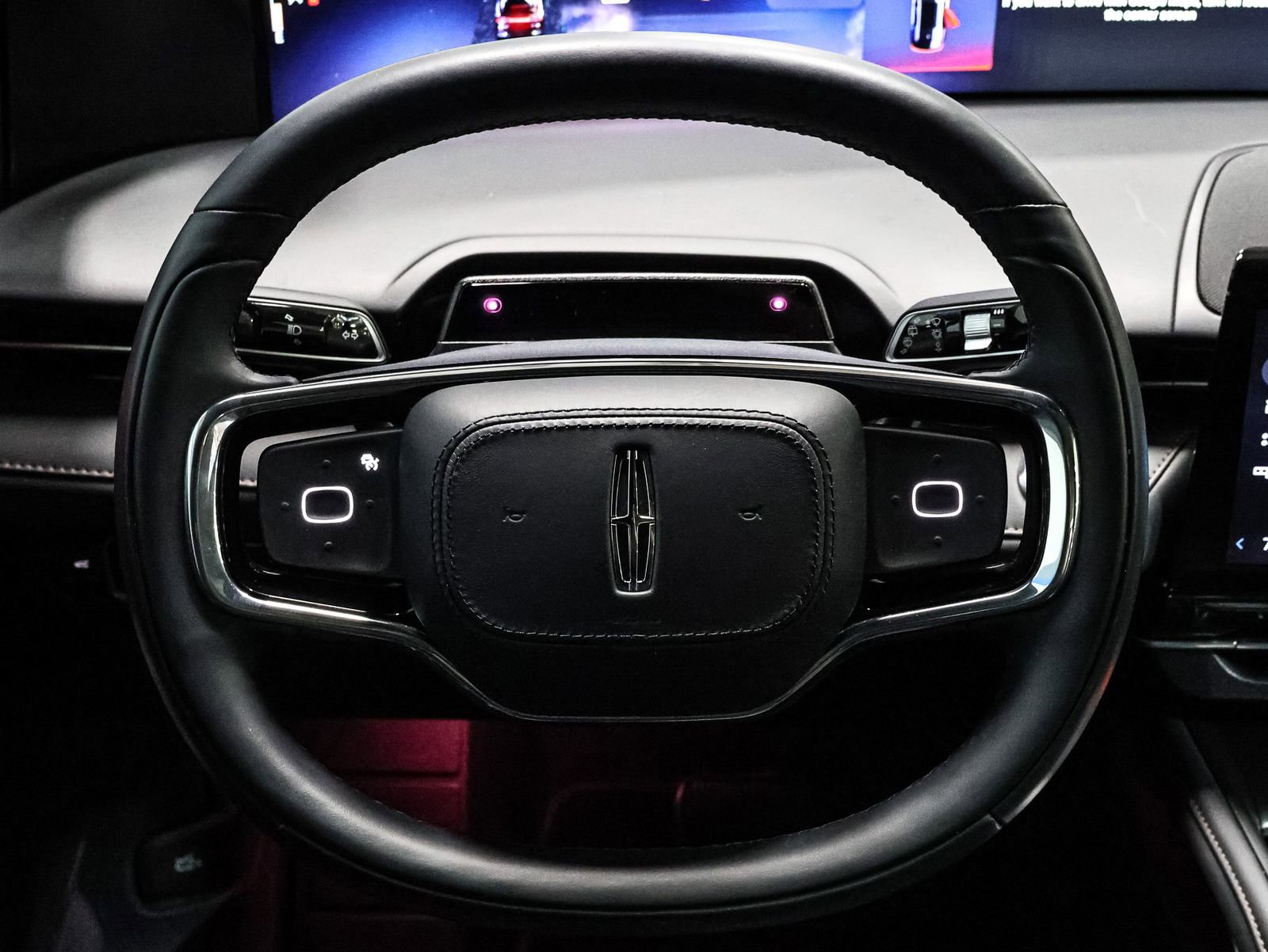 Used 2025 Lincoln Nautilus Reserve w/ Jet Appearance Package image 37