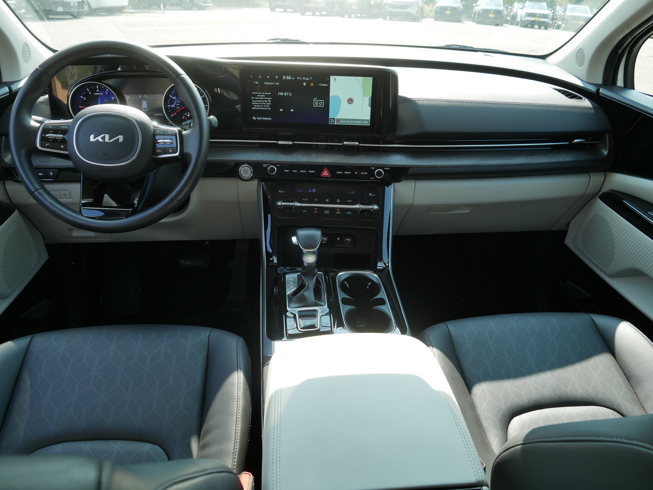 Certified 2024 Kia Carnival EX FWD image 10