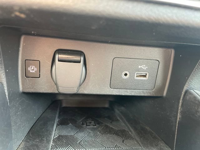 Used 2023 Nissan Versa SV FWD image 38