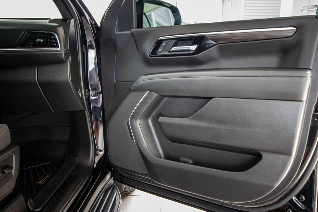 Used 2025 Chevrolet Suburban LS AWD/4WD image 18