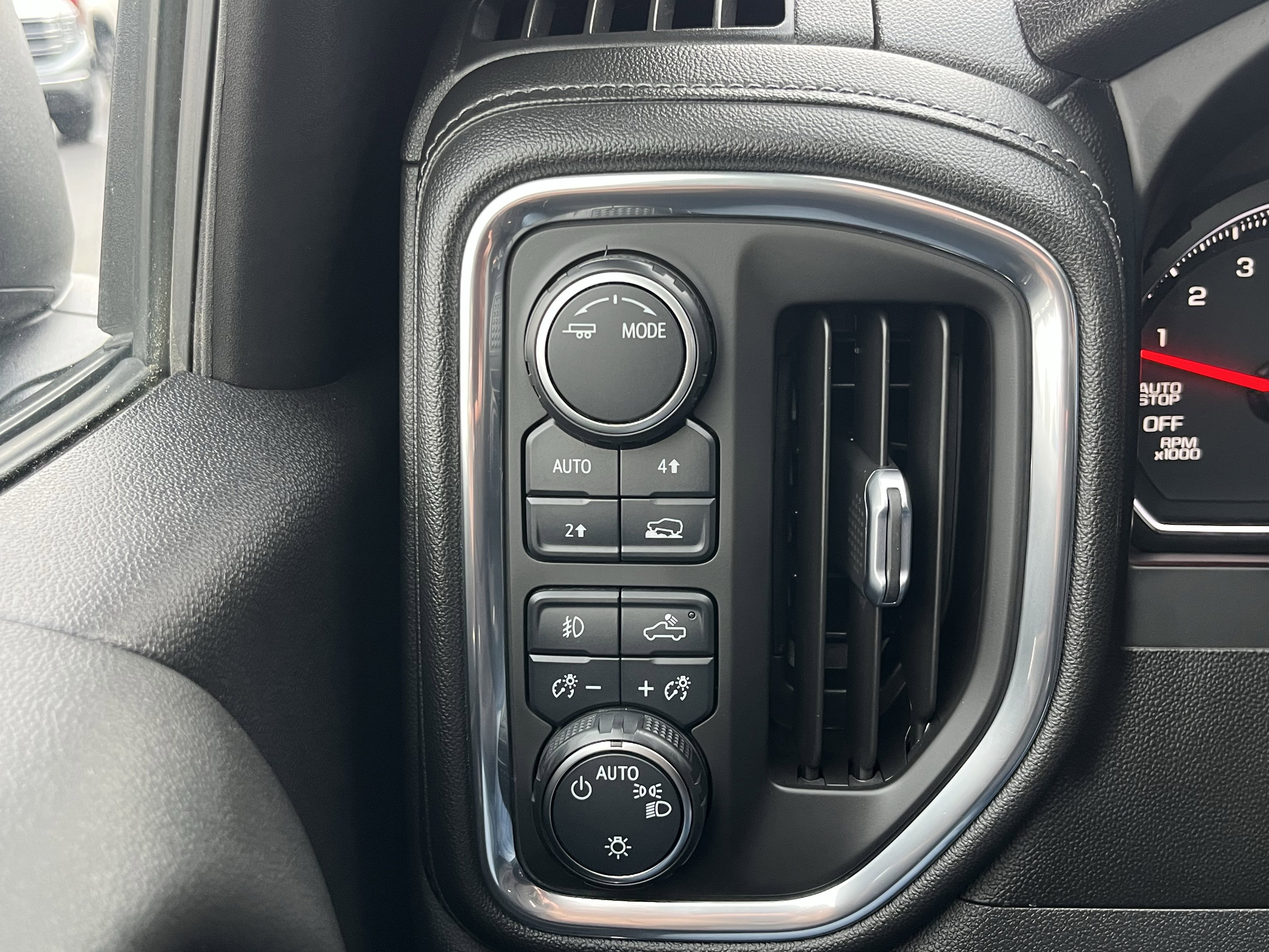 Used 2021 Chevrolet Silverado 1500 RST image 9