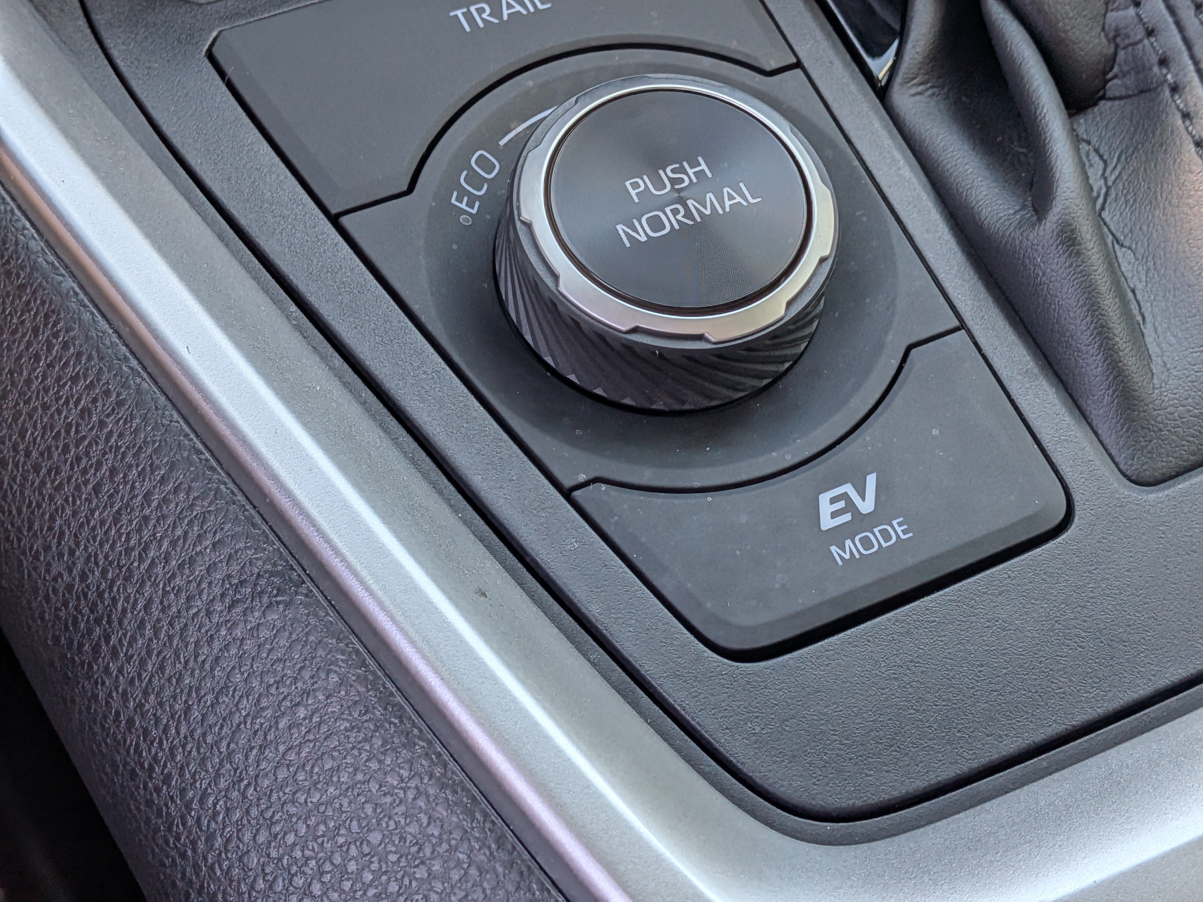 Used 2024 Toyota RAV4 XLE AWD/4WD image 31
