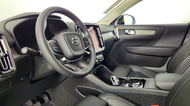 New 2026 Volvo XC40 B5 Plus w/ Protection Package Premier AWD/4WD image 12