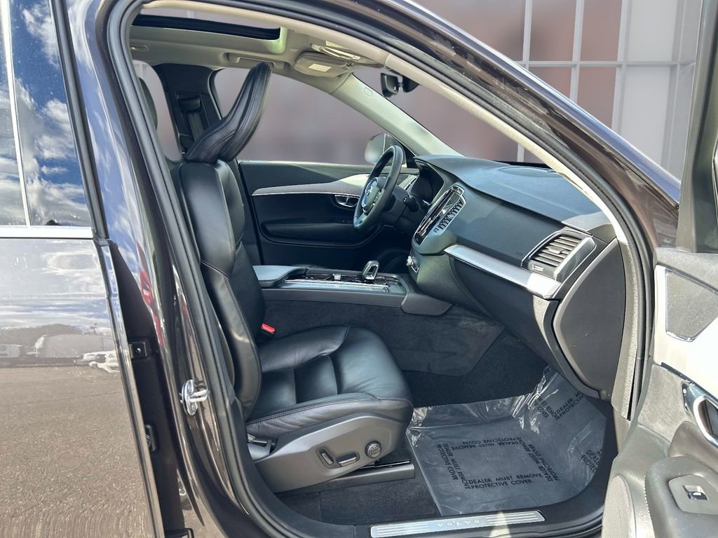 Used 2023 Volvo XC90 B5 Core w/ Climate Package image 18
