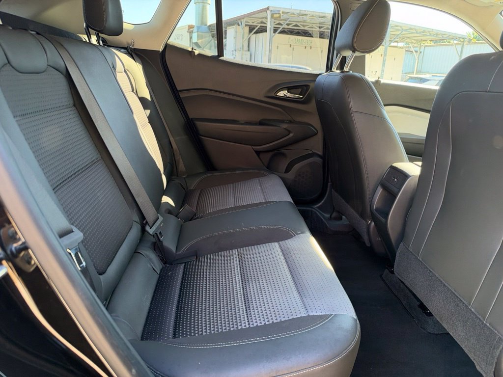 Used 2025 Chevrolet Trax LT FWD image 41