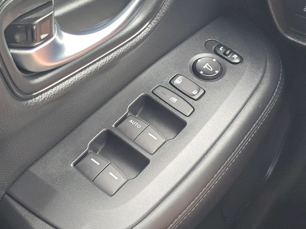 Certified 2025 Honda HR-V LX image 29