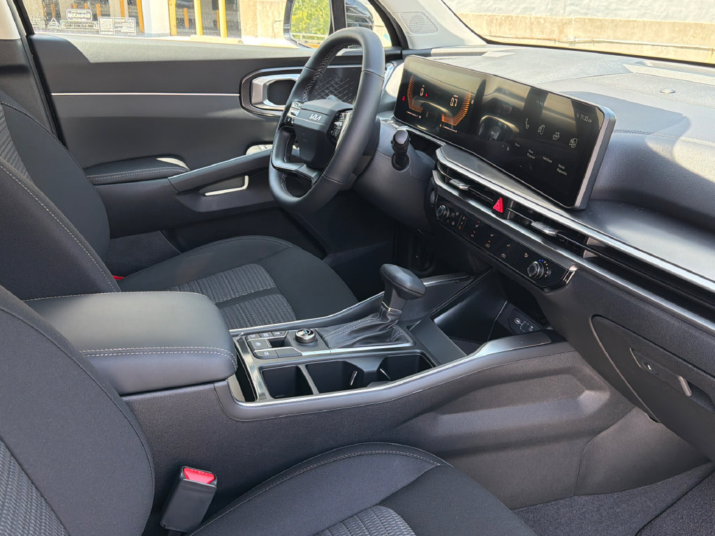 New 2026 Kia Sorento LX FWD image 11