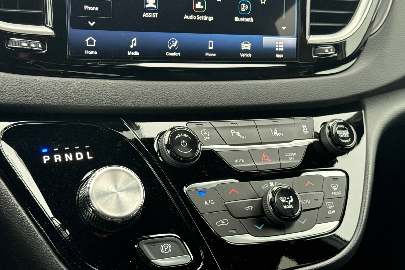 New 2026 Chrysler Voyager LX image 19