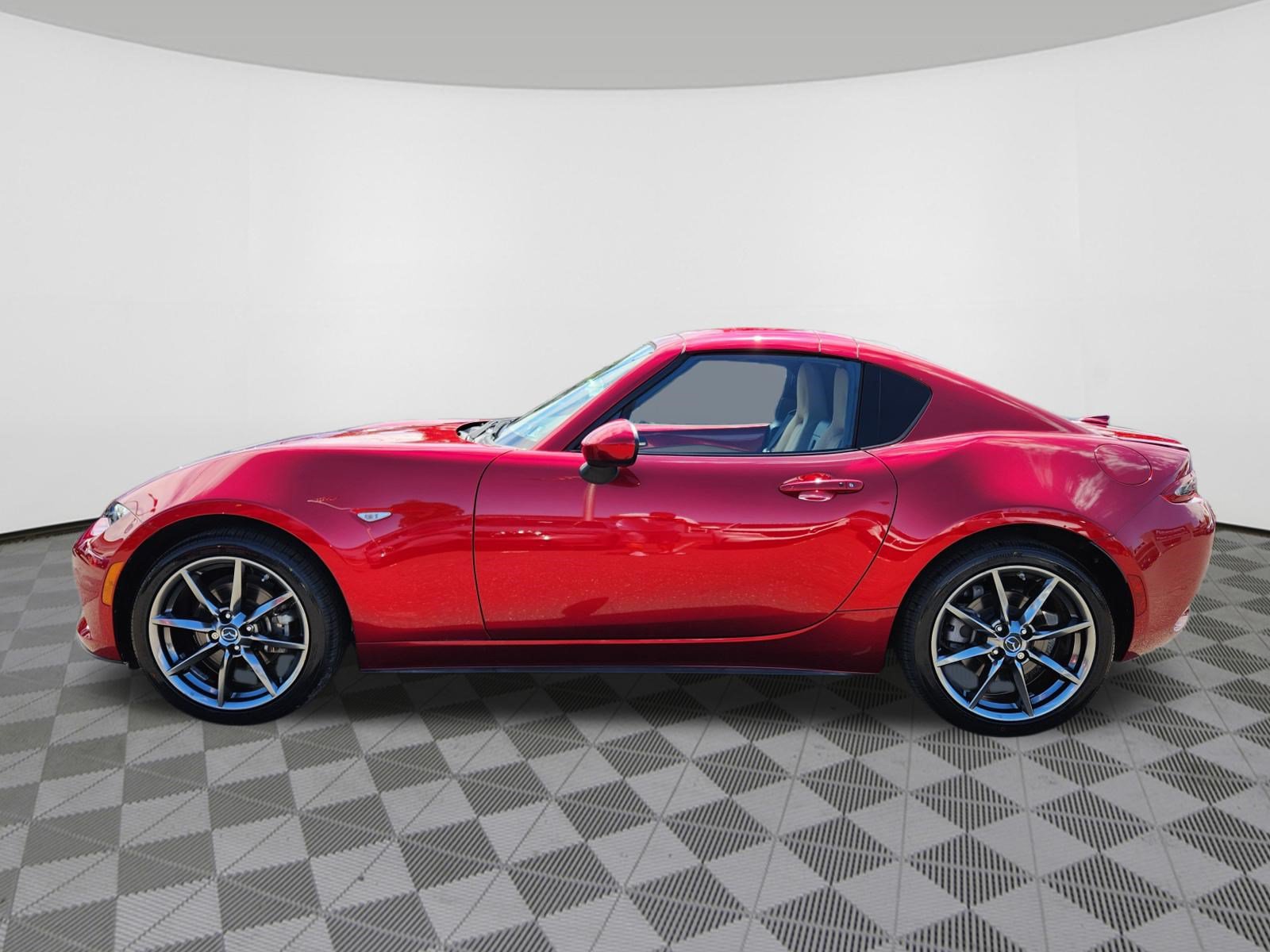 Used 2020 MAZDA MX-5 Miata RF Grand Touring RWD image 5