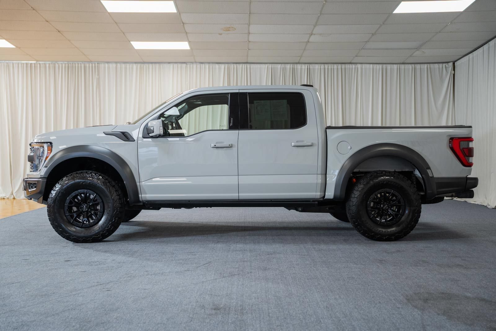 Used 2023 Ford F150 Raptor w/ Raptor 37 Performance Package AWD/4WD image 4