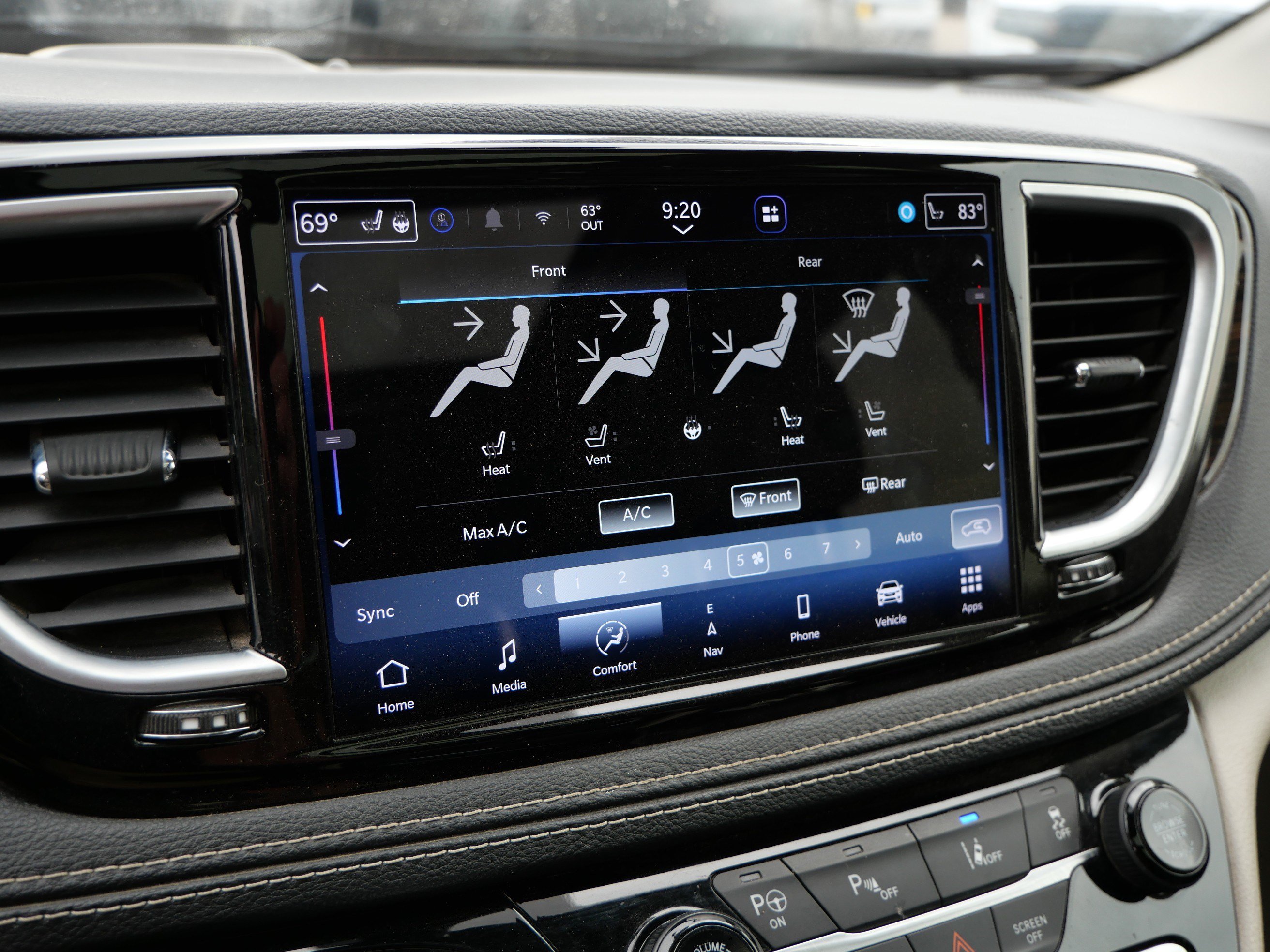 Used 2021 Chrysler Pacifica Limited w/ Uconnect Theater Family Group FWD image 34